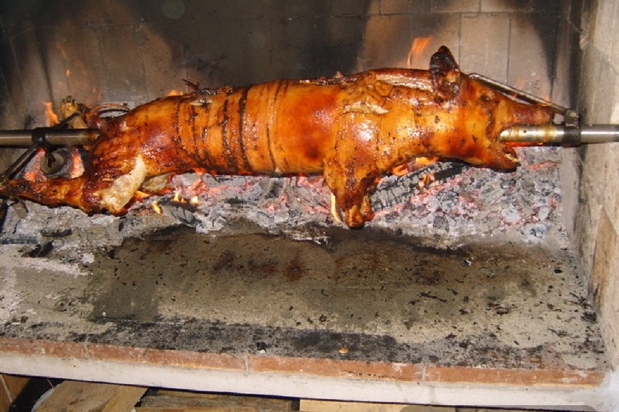 TRADICIONALNA AKCIJA Humani ljudi obezbijedili pečenice za ugrožene porodice