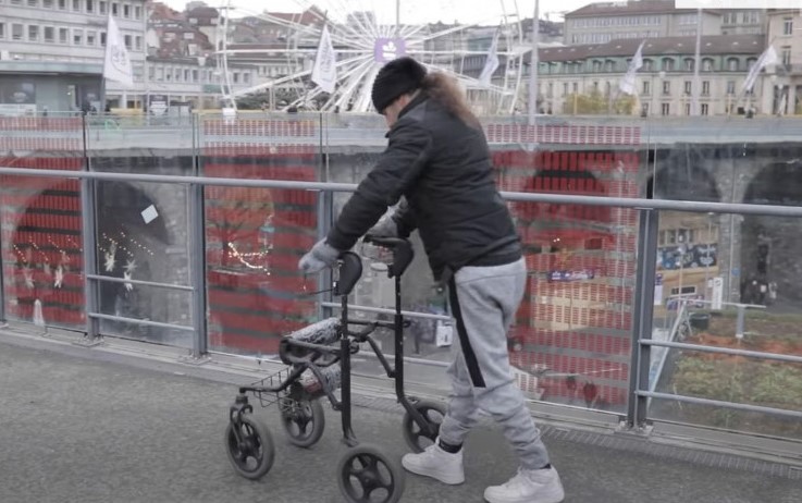 MEDICINSKO DOSTIGNUĆE! Paralizovani mladić prohodao ZAHVALJUJUĆI implantatu u kičmi! (VIDEO)
