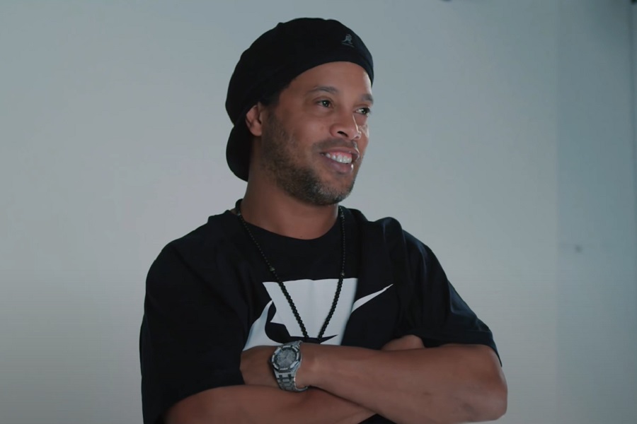 UPLOVIO U MUZIČKE VODE Slavni Ronaldinjo u spotu mega popularnog pJevača (VIDEO)
