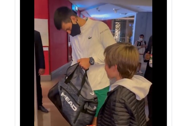 ZLATNO SRCE NOVAKA ĐOKOVIĆA Evo kako je oduševio dječaka u Dubaiju (VIDEO)