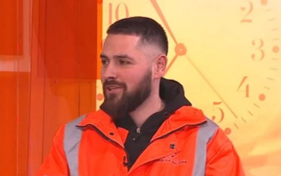 NAJLJEPŠI ČISTAČ ULICA  iz Beograda "ZALUDIO" žene na drušvenim mrežama (VIDEO)