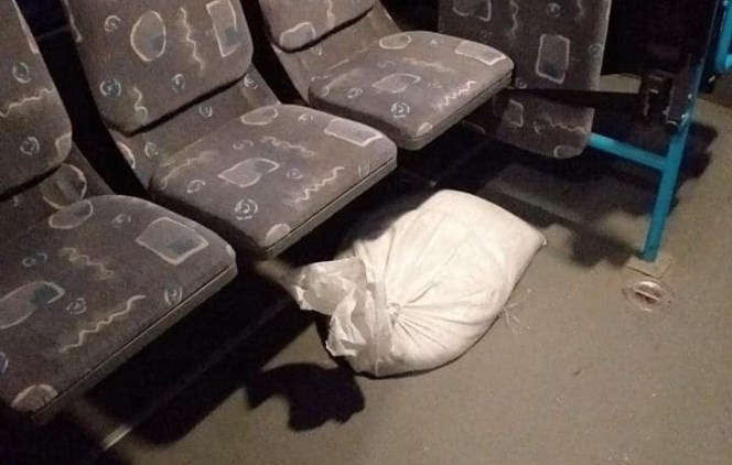 BRUKA! VREĆE SA PIJESKOM u banjalučkom gradskom autobusu MIJENJAJU AMORTIZERE! Grmuša objavio fotografije i POZVAO na odgovornost!
