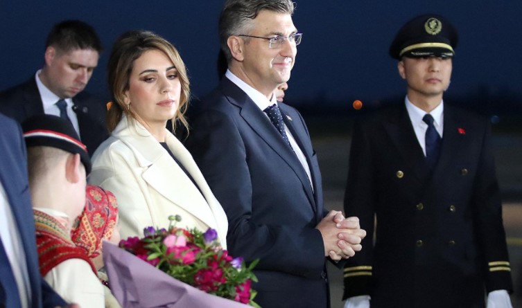 PREMIJER HRVATSKE ANDREJ PLENKOVIĆ uspješno skrivao LIJEPU vijest, ali sada je sve izašlo na VIDJELO!