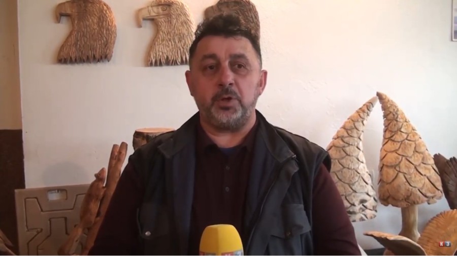 MAGIJA IZ RADIONICE! Prijedorčanin motornom pilom stvara unikatne umjetnine