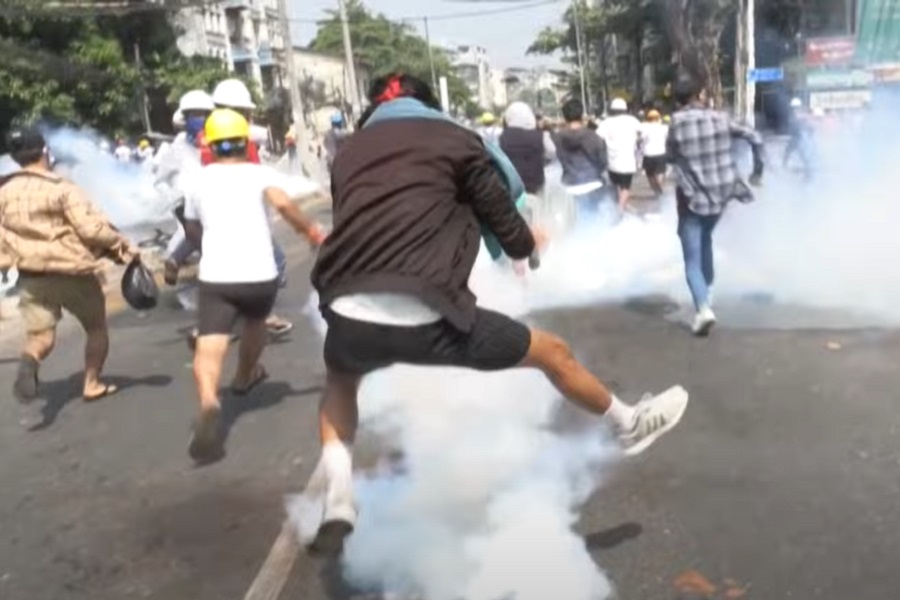 NASILJE, protesti i HAOS NA ULICAMA obilježavaju godišnjicu vojnog udara! (VIDEO)