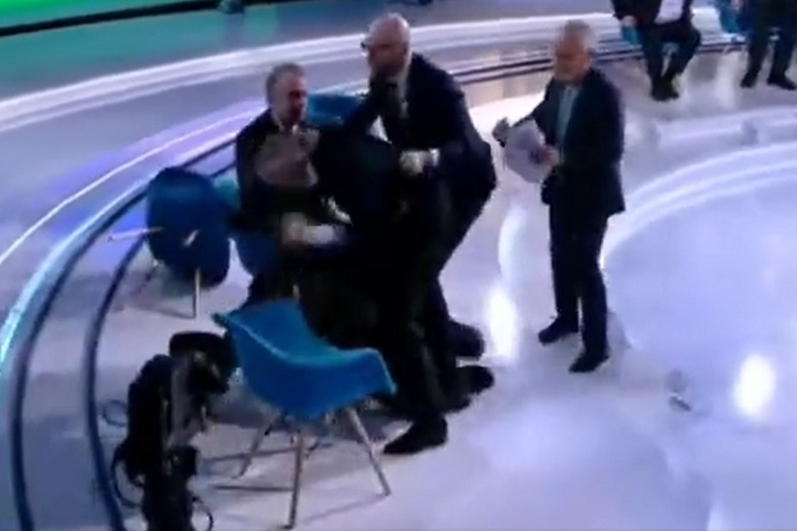 POLITIČAR I NOVINAR se usred emisije POTUKLI! (VIDEO)