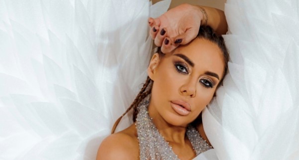 Nova ljubav na pomolu: Ana Nikolić objavila fotografiju sa misterioznim muškarcem (FOTO)