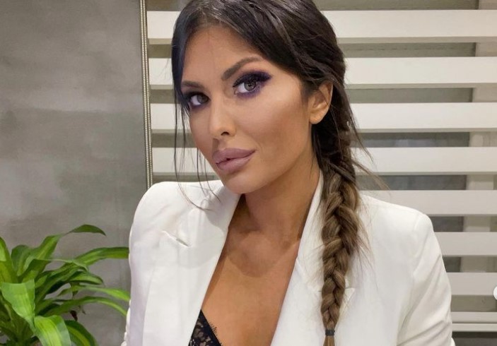 MUŠKOM RODU NEĆE BITI DOBRO Ana Radulović u nikad vrelijem izdanju, sve pršti u minijaturnom bikiniju! (FOTO)