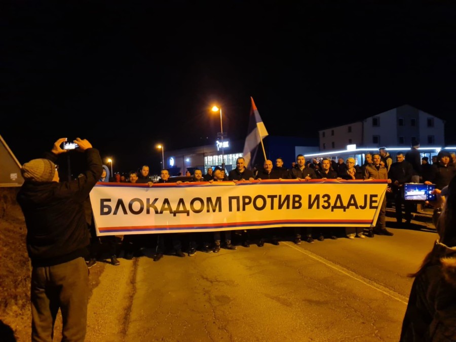 POČINJU BLOKADE U CRNOJ GORI Masovni protesti protiv prekrajanja izborne volje! (VIDEO)