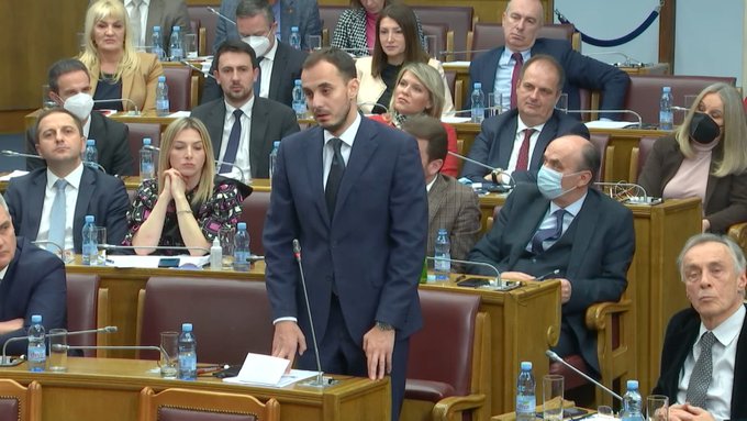"KO NE MOŽE, NEKA IZAĐE" Burno na sjednici Skupštine Crne Gore
