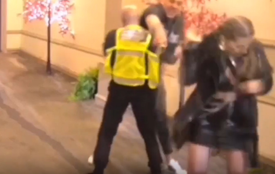 (UZNEMIRUJUĆI VIDEO) STRAVIČNO NASILJE U "ZADRUZI" Diskvalifikacija? Car pogodio Dalilu u glavu punom limenkom!