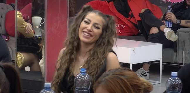 OPŠTI HAOS U ZADRUZI! Pobjegla Dalila kroz rupu u ogradi, za njom potrčala još jedna zadrugarka! (VIDEO)