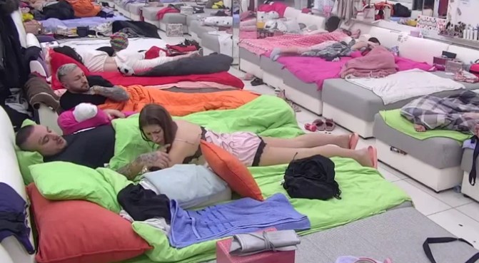 DALILI I CARU POPUSTILE kočnice, nije im smetala ni puna soba (VIDEO)
