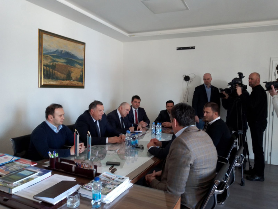 DODIK I BJELICA URUČILI KLJUČEVE ZA 64 STANA: Ocijenjeno da je ovo VELIKI USPJEH cijele Republike Srpske