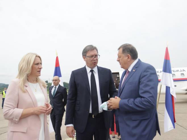 VUČIĆ ODBRUSIO EVROPSKIM AMBASADORIMA "Ne pada mi na pamet da isključujem rukovodstvo REPUBLIKE SRPSKE sa Dana državnosti Srbije"