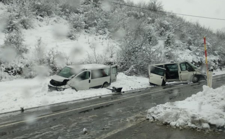 DETALJI TRAGIČNE NESREĆE U DONJEM ZOVIKU: Sedmero djece povrijeđeno od kojih jedno teže