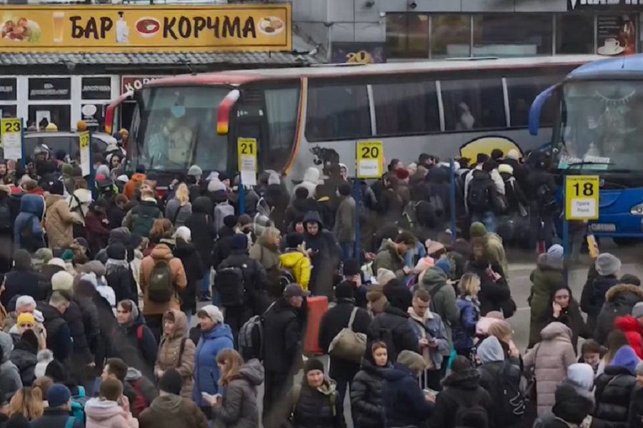 EVAKUISANO PREKO STO HILJADA LJUDI iz novoformiranih republika na istoku Ukrajine!