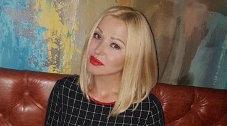 SANJA PONOSNA NA KĆERKU: Završila doktorske STUDIJE i ne zanima je ESTRADA a evo kako izgleda! (FOTO)