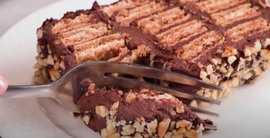 VOLITE LI SLATKO? Idealna kombinacija kolača sa čokoladom i napolitankom koji vas neće iznevjeriti! (VIDEO)