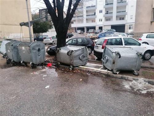 SNAŽNO NEVRIJEME PROTUTNJALO KROZ TREBINJE: Jak vjetar nosio sve pred sobom!
