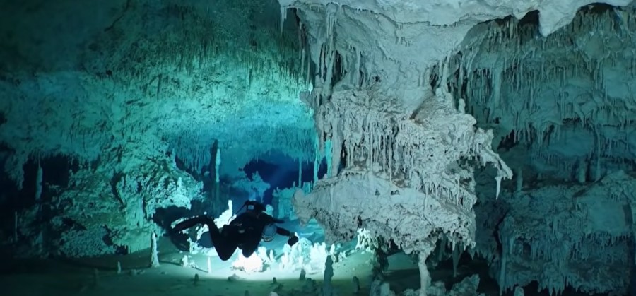 POGLEDAJTE PODZEMNA ČUDA PRIRODE: Ronioci istražuju fascinantne dubine drevnih, mračnih pećina! (FOTO)