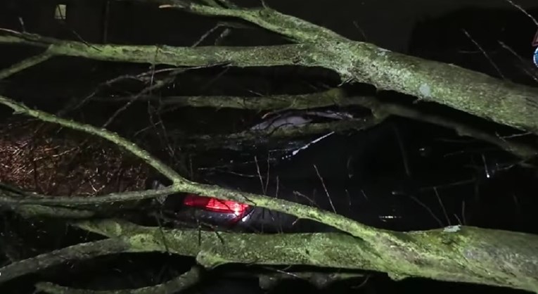 VELIKA OLUJA U NJEMAČKOJ! zatvorene škole, moguć i TORNADO