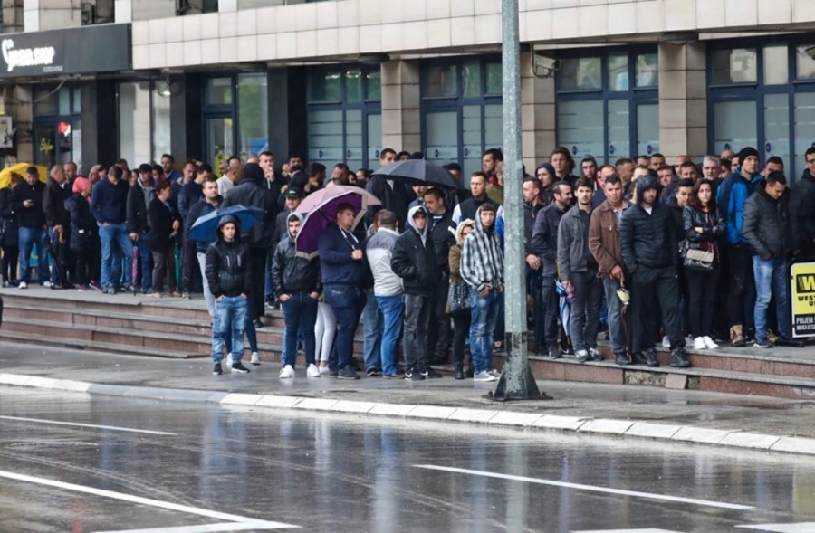 "ODLIV MOZGOVA" TREND KOJI NE ODUMIRE Svaka druga mlada osoba zainteresovana za odlazak iz BiH