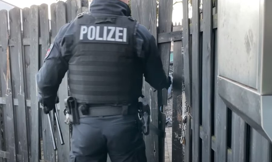 Tri osobe iz BiH upletene u krađu vozila vrijednih 1,5 milion evra! (VIDEO)