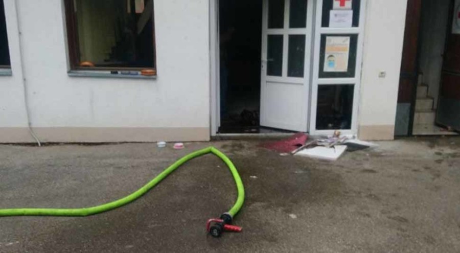 POŽAR U KOTOR VAROŠU: Zahvaćena ZGRADA Crvenog krsta