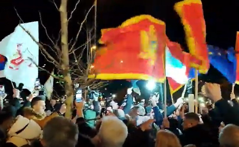 PODGORČANI BRANE IZBORNU VOLJU GRAĐANA: Počeo protest ispred hrama Hristovog Vaskrsenja! (VIDEO)