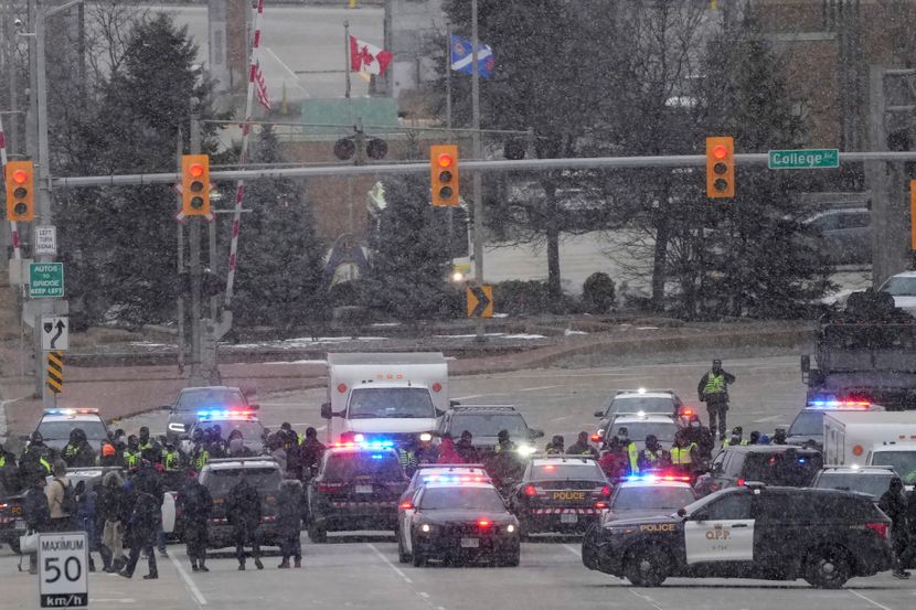 ODBLOKIRAN NAJVAŽNIJI granični prelaz između Amerike i Kanade: UHAPŠENI DEMONSTRANTI