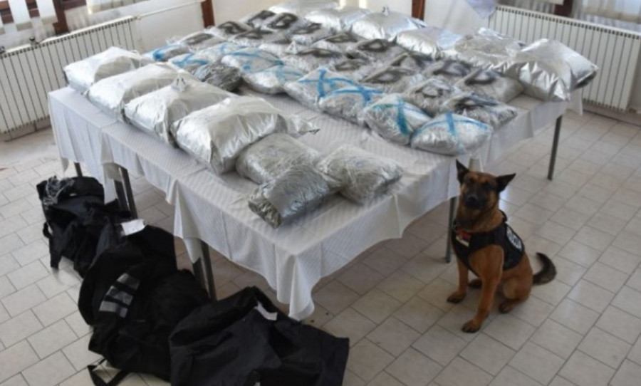 POLICIJA IH ZATEKLA NA DJELU! Zaplijenjeno 63 KILOGRAMA marihuane