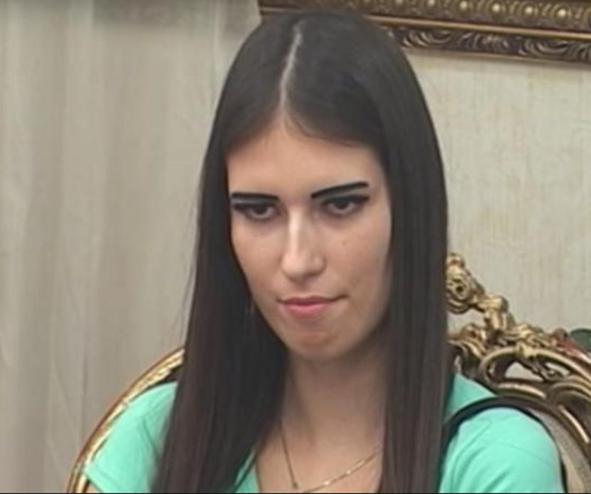 NI ROĐENA MAJKA JE NE BI PREPOZNALA! Potpuna TRANSFORMACIJA rijaliti učesnice koju su svi ISMIJAVALI: Sada je neprepoznatljiva, a evo kako ZARAĐUJE