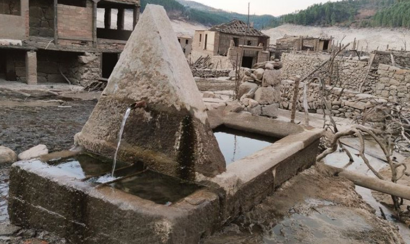 SABLASNO, ALI PRELIJEPO! "SELO DUHOVA" ISPLIVALO U ŠPANIJI! Nakon rekordne suše potopljeno mjestašce osjetilo SUNČEVE ZRAKE (FOTO)