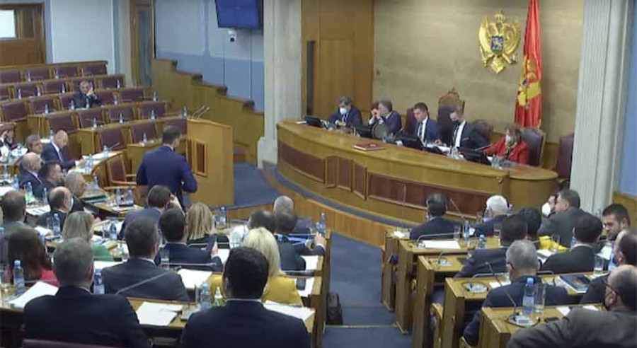 PRIJEDLOG POTPISALO 38 POSLANIKA Skupština Crne Gore o RAZRJEŠENJU Bečića