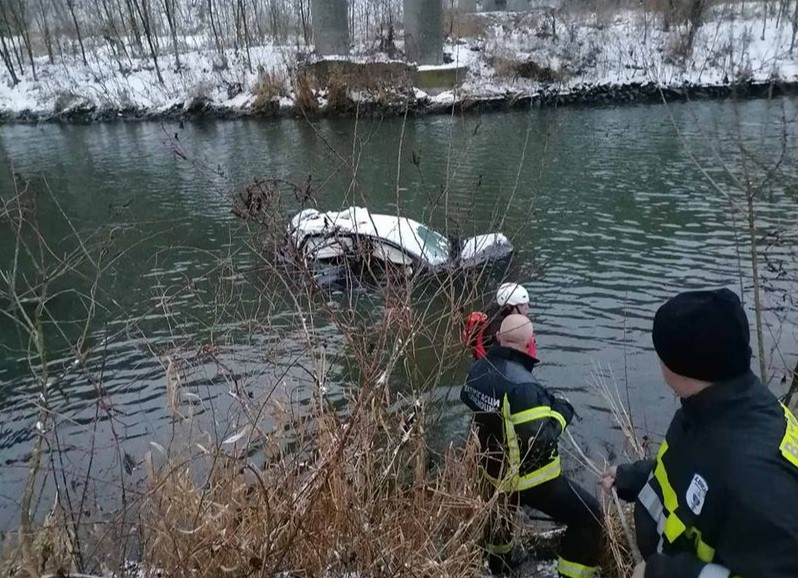 PIJANA VOZILA SA PROBNOM DOZVOLOM i sletila u rijeku:  Vozila tri drugarice, dvije poginule! (FOTO)