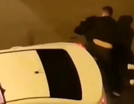 (UZNEMIRUJUĆI VIDEO) KRVAVA TUČA U BEOGRADU Taksista brutalno prebijen!