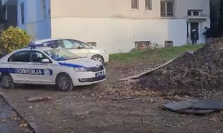 STRAVIČNO UBISTVO U RUŠNJU Komšija presudio komšiji, potegao nož zbog kuće!