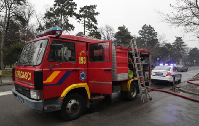 DRAMA U STARAČKOM DOMU! Kompletan krov izgorio, svi korisnici EVAKUISANI!