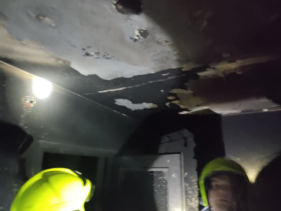 DRAMA U BANJALUCI Dvije žene spašene iz vatrom zahvaćenog stana (FOTO)