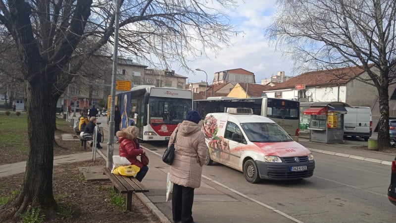 PRESKUPE KARTE JAVNOG PREVOZA U BANJALUCI Pojedinačnu kartu plaćamo 2,30 KM, a u Zagrebu jednu marku
