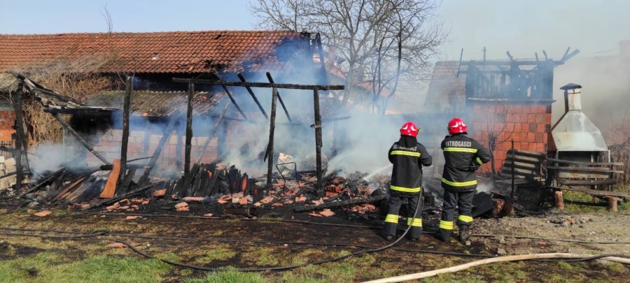 PRAVLJENJE RUČKA POŠLO PO ZLU: Zaboravio tavu, zapalio komšiluk