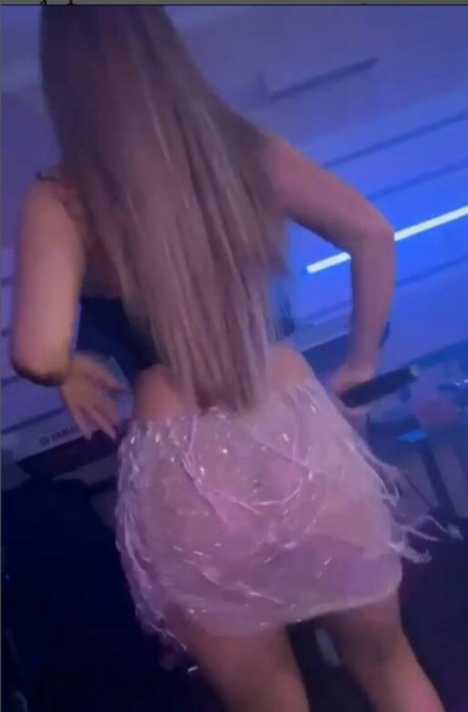 TEA TAIROVIĆ NAPRAVILA POMETNJU! Pjevačica ostavila bez daha svojim vrelim plesom i oblinama (FOTO/VIDEO)