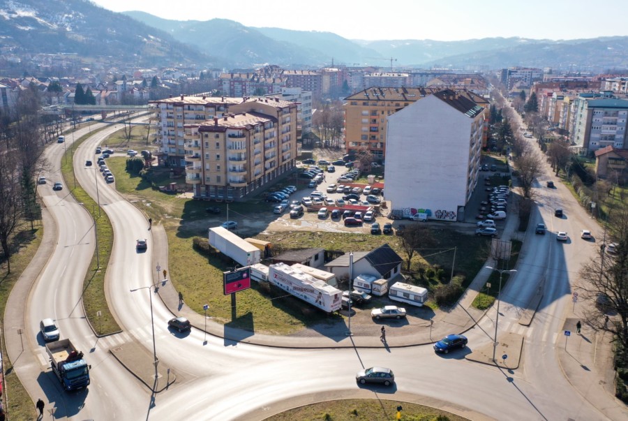PARKING PROSTOR JE UVIJEK PROBLEM: Kvadrat parkinga u centru Banjaluke košta kao kvadrat stana u naselju Ada