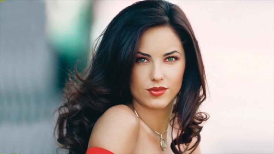 I DALJE OBARA S NOGU! Čuvena Rubi danas ima 44 godine, pogledajte kako sada izgleda (FOTO)
