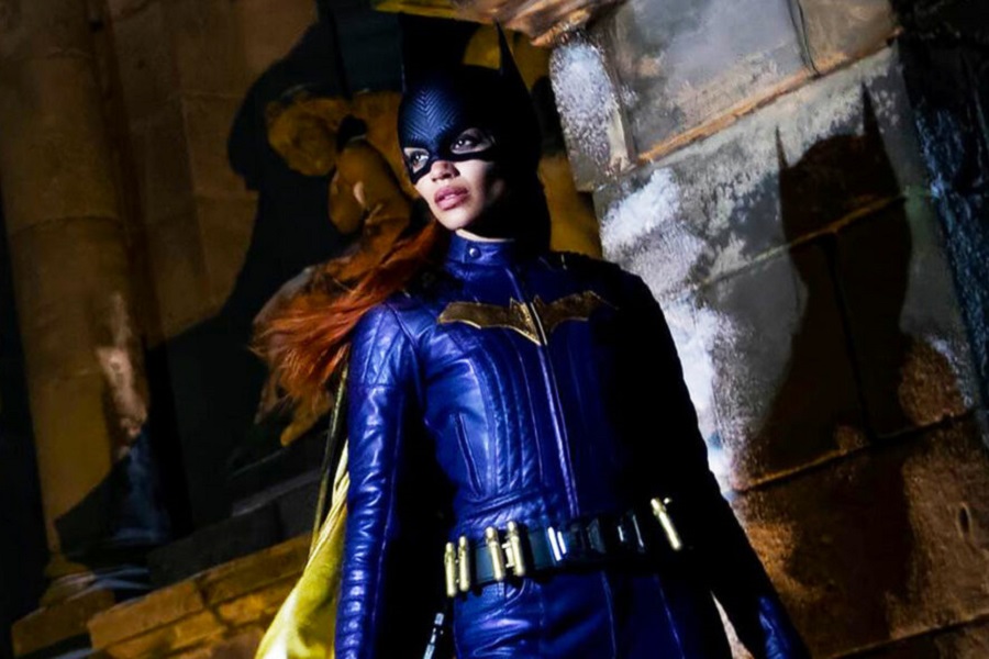 "BATGIRL" OTKRILA BRENDANA FREJZERA kao prvog neprijatelja! Pojavile se fotografije kostima! (FOTO/VIDEO)