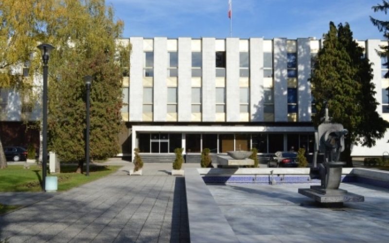 NAJJEFTNIJE MJESTO U GRADU: Čorba, pita i četiri kafe u skupštinskom restoranu 7,4 marke!