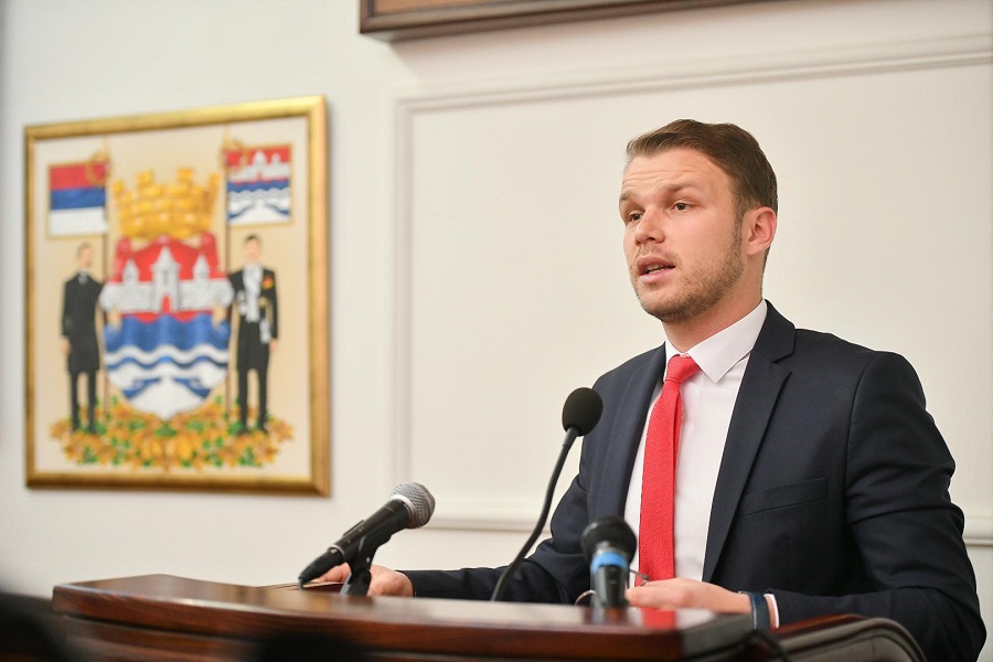 STANIVUKOVIĆ PREVOZNICIMA: Zaustavite autobuse ispred zgrade SNSD-a