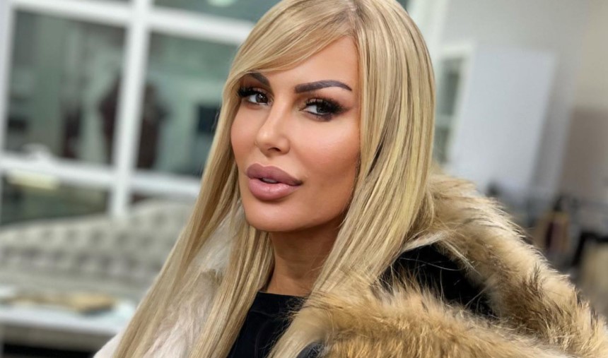 ELMA SINANOVIĆ ZAPALILA NASTUPOM NA ZABAVI Evo ko je prvi čuo njene hitove (VIDEO)