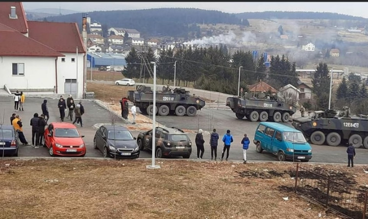 ZAŠTO NAM PLAŠITE DJECU POD PUNOM RATNOM OPREMOM?! Ovdje pokazujete silu pred mirnim i poštenim ljudima? (VIDEO)